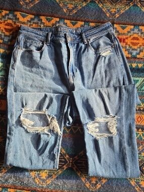 American Eagle Comfort Stretch Mom Jeans